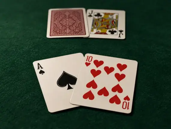 Blackjackin säännöt – näin pelaat ja voitat jakajan